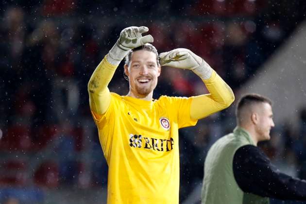 09 02 2024, xavx, Soccer 2 Bundesliga, SV Wehen Wiesbaden 1 FC Nürnberg emspor, v l Goalkeeper Florian Stritzel SV Wehen Wiesbaden thanks the fans DFL DFB REGULATIONS PROHIBIT ANY USE OF PHOTOGRAPHS as IMAGE SEQUENCES and or QUASI VIDEO Wiesbaden