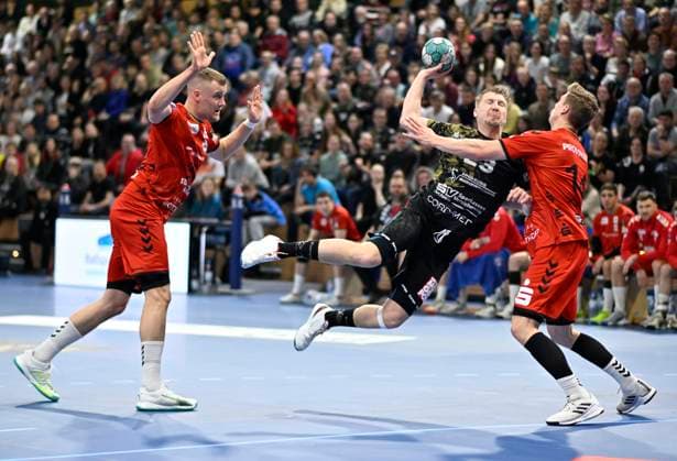 9 2 2024, Dresdens Ivar Stavast successful against Hamms defense, Handball, 2 Bundesliga, HC Elbflorenz Dresden ASV Hamm Westfalen, c Dresden Germany