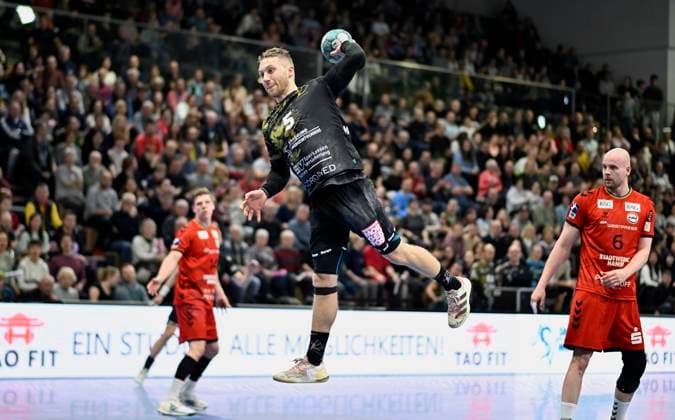 9 2 2024, Dresdens Lukas Wucherpfennig throws, Handball, 2 Bundesliga, HC Elbflorenz Dresden ASV Hamm Westfalen, c Dresden Germany