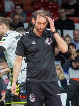 Reflection Giesens coach Itamar STEIN Volleyball, Herrsching Giesen, on 9 02 2024 Volleyball Bundesliga, WWK Volleys Herrsching vs Helios GRIZZLYS Giesen 1 3, season 2023 2024 , in Munich, B M W P A R K, Germany Source Copyright Credit Oryk HAIST xVB_HER-GIEx