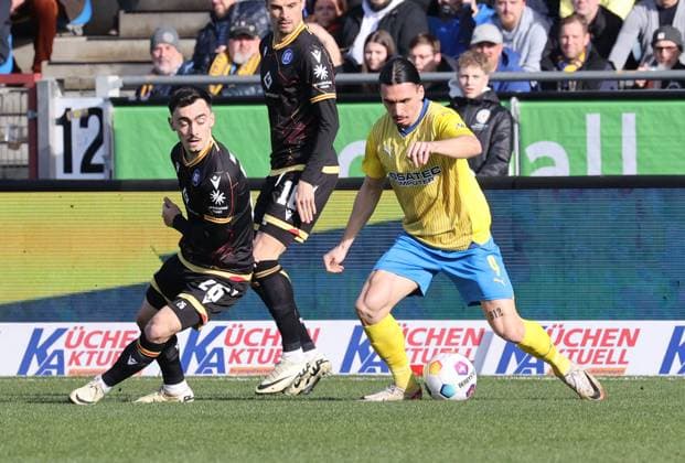 Eintracht Braunschweig vs Karlsruher SC Braunschweig, 10 02 2024, Football, Season 23 24, 2 Bundesliga, 21 Matchday, Eintracht Braunschweig vs Karlsruher SC, Picture shows Rayan Philippe BTSV, 9 Braunschweig