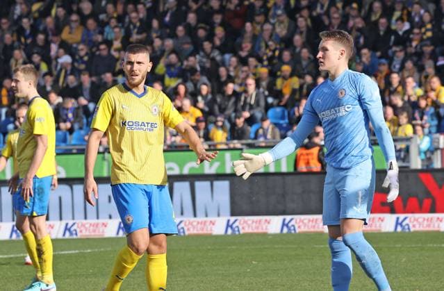 Eintracht Braunschweig vs Karlsruher SC Braunschweig, 10 02 2024, Soccer, Season 23 24, 2 Bundesliga, 21 Matchday, Eintracht Braunschweig vs Karlsruher SC, Picture shows Hasan Kurucay BTSV, 29 and Ron Thorben Hoffmann BTSV, 1 Braunschweig
