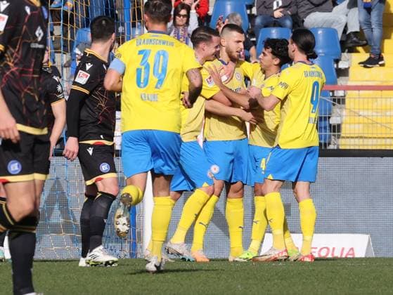 Eintracht Braunschweig vs Karlsruher SC Braunschweig, 10 02 2024, Soccer, Season 23 24, 2 Bundesliga, Matchday 21, Eintracht Braunschweig vs Karlsruher SC, Picture shows jubilation over the goal to 1 0 for Eintracht by Hasan Kurucay BTSV, 29 Braunschweig