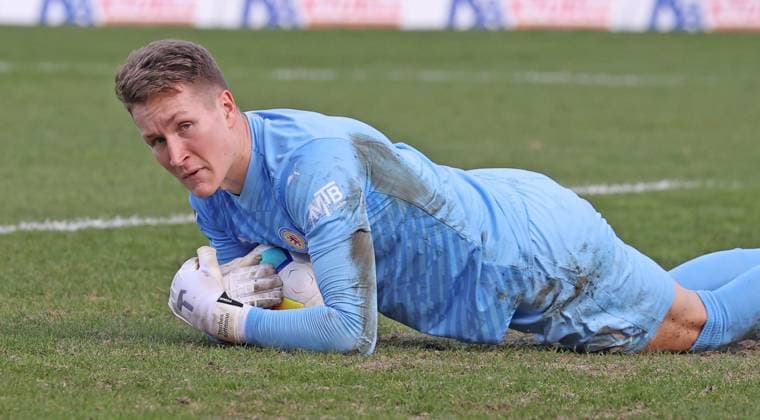Eintracht Braunschweig vs Karlsruher SC Braunschweig, 10 02 2024, Soccer, Season 23 24, 2 Bundesliga, 21 Matchday, Eintracht Braunschweig vs Karlsruher SC, Picture shows Ron Thorben Hoffmann BTSV, 1 Braunschweig