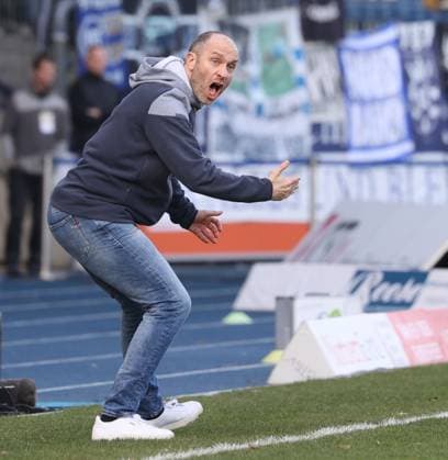 Eintracht Braunschweig vs Karlsruher SC Braunschweig, 10 02 2024, Football, Season 23 24, 2 Bundesliga, Matchday 21, Eintracht Braunschweig vs Karlsruher SC, Picture shows Eintracht coach Daniel Scherning Braunschweig