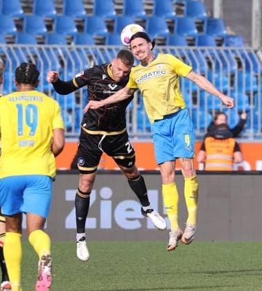 Eintracht Braunschweig vs Karlsruher SC Braunschweig, 10 02 2024, Football, Season 23 24, 2 Bundesliga, 21 Matchday, Eintracht Braunschweig vs Karlsruher SC, Picture shows Rayan Philippe BTSV, 9 Braunschweig