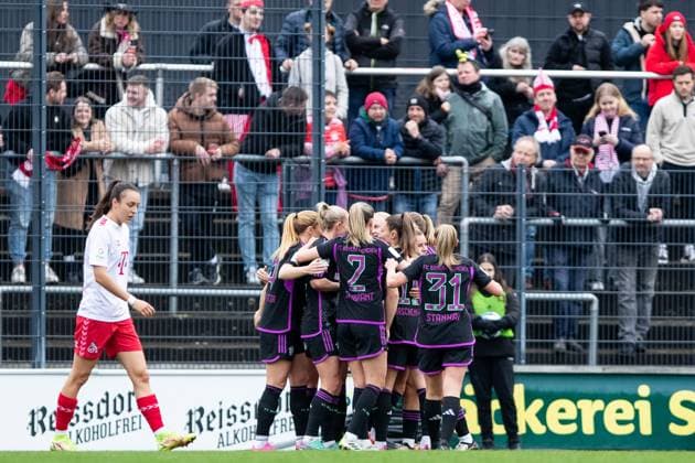 GOOGLE PIXEL Womens Bundesliga 1 FC Cologne FC Bayern Munich 10 02 2024 FC Bayern Munich celebrating after the goal by Linda Dallmann FC Bayern Munich, 10 GOOGLE PIXEL Womens Bundesliga 1 FC Cologne FC Bayern Munich 10 02 2024 Copyright: xBEAUTIFULxSPORTS Buriakovx