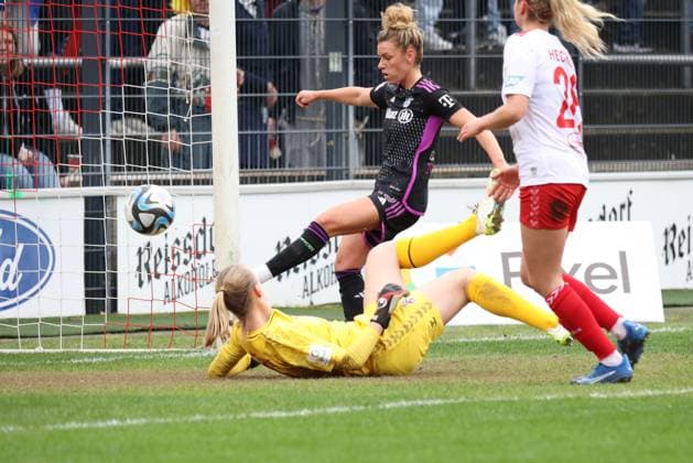 Linda Dallmann Munich to 0 1, 1 FC Köln FC Bayern München, Google Pixel Womens Bundesliga, Matchday 13, Cologne, Germany, 10 02 2024