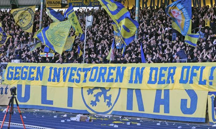 Eintracht Braunschweig vs Karlsruher SC Braunschweig, 10 02 2024, Soccer, Season 23 24, 2 Bundesliga, Matchday 21, Eintracht Braunschweig vs Karlsruher SC, Picture shows fans of Eintracht in the south curve Braunschweig