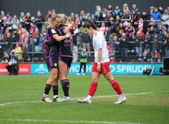 10 02 2024, xgrfx, Soccer 1 Bundesliga Women, 1 FC Köln FC Bayern München emspor, v l Tor, Lea Schüller FC Bayern München DFL DFB REGULATIONS PROHIBIT ANY USE OF PHOTOGRAPHS as IMAGE SEQUENCES and or QUASI VIDEO Köln