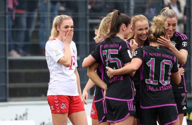 Goal celebration Munich 0 2 with Sarah Zadrazil Munich , Linda Dallmann Munich , Linda Sembrant Munich , left Janina Hechler Cologne , 1 FC Cologne FC Bayern Munich, Google Pixel Womens Bundesliga, Matchday 13, Cologne, Germany, 10 02 2024