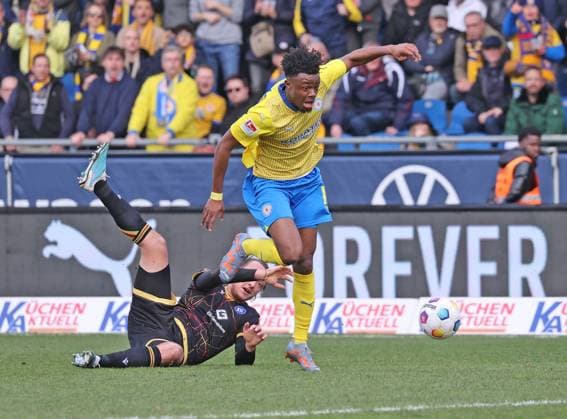 Eintracht Braunschweig vs Karlsruher SC Braunschweig, 10 02 2024, Soccer, Season 23 24, 2 Bundesliga, 21 Matchday, Eintracht Braunschweig vs Karlsruher SC, Picture shows Anderson Lenda Lucoqui BTSV, 15 Braunschweig