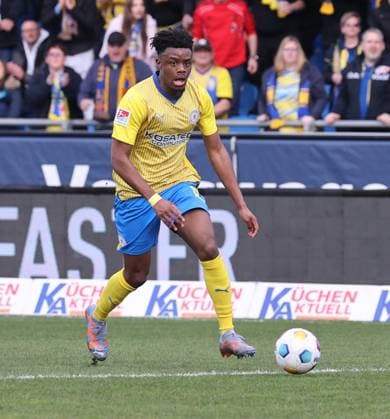 Eintracht Braunschweig vs Karlsruher SC Braunschweig, 10 02 2024, Soccer, Season 23 24, 2 Bundesliga, 21 Matchday, Eintracht Braunschweig vs Karlsruher SC, Picture shows Anderson Lenda Lucoqui BTSV, 15 Braunschweig