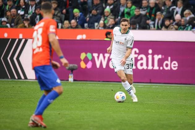 1. Fussball Bundesliga, Borussia Mönchengladbach vs. SV Darmstadt 98, 10.02.2024 Maximilian Wöber (Borussia Mönchengladbach 39) ist nach Verletzung wieder dabei -- 1. Fussball Bundesliga, Borussia Mönchengladbach vs. SV Darmstadt 98, 10.02.2024, Borussia-Park Mönchengladbach -- DFL REGULATIONS PROHIBIT ANY USE OF PHOTOGRAPHS AS IMAGE SEQUENCES AND OR Q?UASI-VIDEO. *** 1 Soccer Bundesliga, Borussia Mönchengladbach vs SV Darmstadt 98, 10 02 2024 Maximilian Wöber Borussia Mönchengladbach 39 is back after injury 1 Soccer Bundesliga, Borussia Mönchengladbach vs SV Darmstadt 98, 10 02 2024, Borussia Park Mönchengladbach DFL REGULATIONS PROHIBIT ANY USE OF PHOTOGRAPHS AS IMAGE SEQUENCES AND OR Q UASI VIDEO Copyright: xBEAUTIFULxSPORTS Derixx