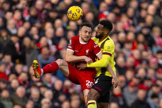 Football - FA Premier League - Liverpool FC v Burnley FC LIVERPOOL, ENGLAND - Saturday, February 10, 2024: Liverpool s Diogo Jota (L) during the FA Premier League match between Liverpool FC and Burnley FC at Anfield. (Photo by David Rawcliffe Propaganda) LIVERPOOL Anfield MERSEYSIDE ENGLAND  Copyright: xDavidxRawcliffex P2024-02-10-Liverpool_Burnley-40