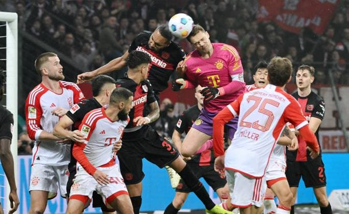 Bilder des Jahres 2024, Sport 02 Feburar Sport Themen der Woche KW06 Sport Bilder des Tages Kopfballduell Jonathan Tah (Bayer 04 Leverkusen), li., gegen Torwart Manuel Neuer (Bayern Muenchen), danach fällt das 3:0 10.02.2024, Fussball Saison 2023 2024, 1. Bundesliga, 21. Spieltag, Bayer 04 Leverkusen - FC Bayern München Leverkusen BayArena Nordrhein Westfalen Deutschland *** Header duel Jonathan Tah Bayer 04 Leverkusen , left , against goalkeeper Manuel Neuer Bayern Muenchen , then the 3 0 10 02 2024, Football season 2023 2024, 1 Bundesliga, Matchday 21, Bayer 04 Leverkusen FC Bayern München Leverkusen BayArena Nordrhein Westfalen Germany Team2
