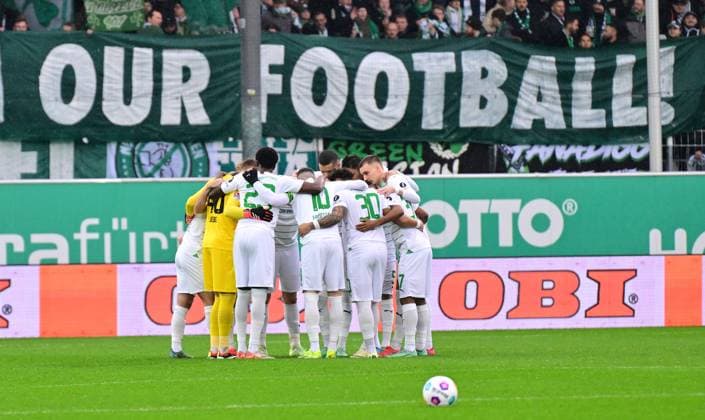 21 02 2024 Soccer Season 2023 2024 2 Soccer Bundesliga 21 Matchday SpVgg Greuther Fürth Kleeblatt Hertha BSC Berlin Sportfoto Zink xmexzix DFL regulations prohibit any use of photographs as image sequences and or quasi video only for editorial use Teamkreis Mannschaft Team Fürth
