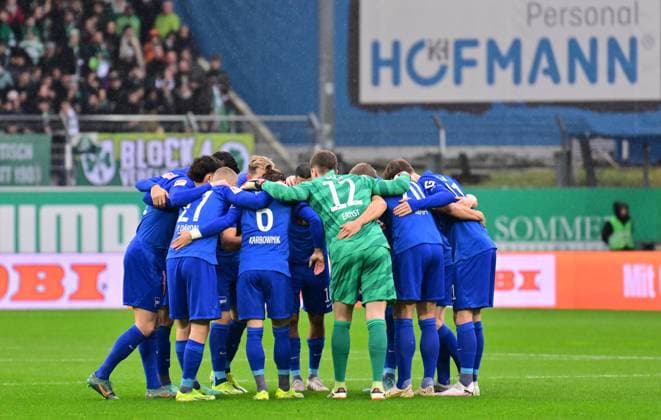21 02 2024 Soccer Season 2023 2024 2 Soccer Bundesliga 21 Matchday SpVgg Greuther Fürth Kleeblatt Hertha BSC Berlin Sportfoto Zink xmexzix DFL regulations prohibit any use of photographs as image sequences and or quasi video only for editorial use Teamkreis Mannschaft Team Berlin