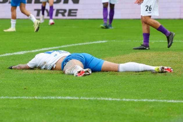 Junior Brumado Hansa Rostock lies disappointed on the pitch, 2 Bundesliga, VfL Osnabrueck vs Hansa Rostock, Bremer Bruecke, 11 02 2024, Osnabrueck, Germany