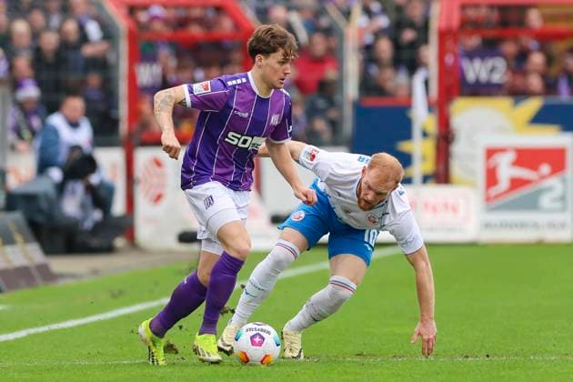 Florian Kleinhansl VfL Osnabrueck and Christian Kinsombi Hansa Rostock fight for the ball, 2 Bundesliga, VfL Osnabrueck vs Hansa Rostock, Bremer Bruecke, 11 02 2024, Osnabrueck, Germany