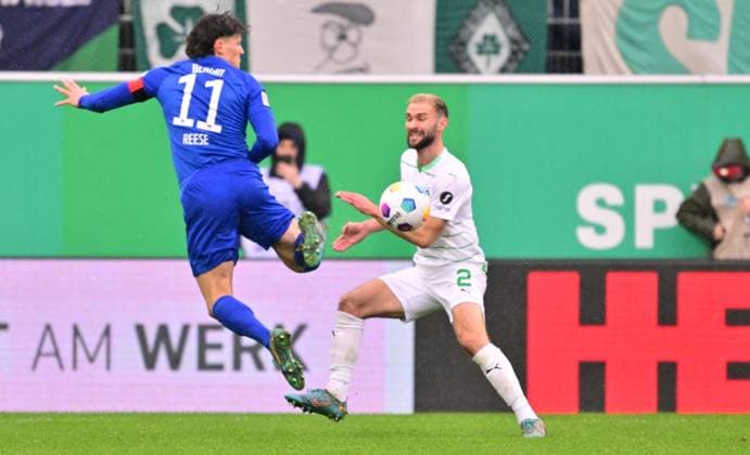 21 02 2024 Soccer Season 2023 2024 2 Soccer Bundesliga 21 Matchday SpVgg Greuther Fürth Kleeblatt Hertha BSC Berlin Sportfoto Zink xmexzix DFL regulations prohibit any use of photographs as image sequences and or quasi video only for editorial use Fabian Reese 11, Hertha BSC Berlin Simon Asta 2, SpVgg Greuther Fürth