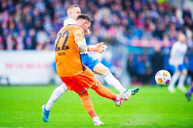 11 02 2024 Soccer, 2023 2024, 2 Bundesliga, 21 Matchday, VfL Osnabrück FC Hansa Rostock L R Philipp Kühn Osnabrück , Kai Pröger Rostock DFL REGULATIONS PROHIBIT ANY USE OF PHOTOGRAPHS AS IMAGE SEQUENCES AND OR QUASI VIDEO