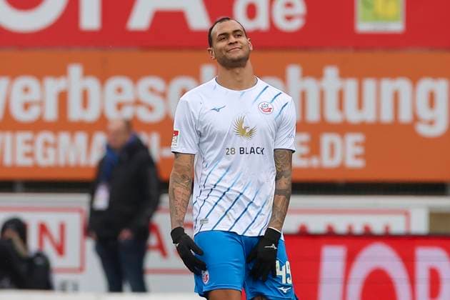 Junior Brumado Hansa Rostock looks disappointed, 2 Bundesliga, VfL Osnabrueck vs Hansa Rostock, Bremer Bruecke, 11 02 2024, Osnabrueck, Germany