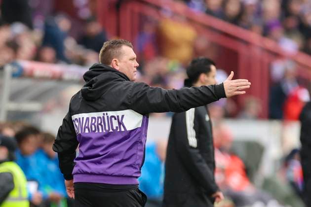 Coach Uwe Koschinat VfL Osnabrueck gestures, 2 Bundesliga, VfL Osnabrueck vs Hansa Rostock, Bremer Bruecke, 11 02 2024, Osnabrueck, Germany