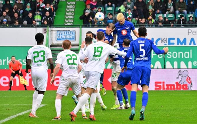 21 02 2024 Soccer Season 2023 2024 2 Soccer Bundesliga 21 Matchday SpVgg Greuther Fürth Kleeblatt Hertha BSC Berlin Sportfoto Zink MeZi xmexzix DFL regulations prohibit any use of photographs as image sequences and or quasi video only for editorial use Marc Oliver Kempf 20, Hertha BSC Berlin erzielt Treffer Tor Torschuß zum 0 1