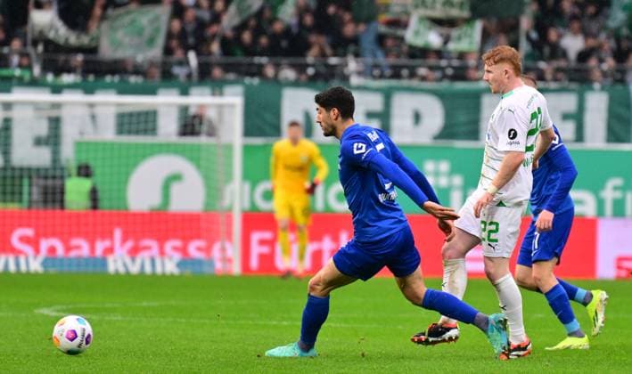 21 02 2024 Soccer Season 2023 2024 2 Soccer Bundesliga 21 Matchday SpVgg Greuther Fürth Kleeblatt Hertha BSC Berlin Sportfoto Zink xmexzix DFL regulations prohibit any use of photographs as image sequences and or quasi video only for editorial use Andreas Bouchalakis 5, Hertha BSC Berlin Robert Wagner 22, SpVgg Greuther Fürth