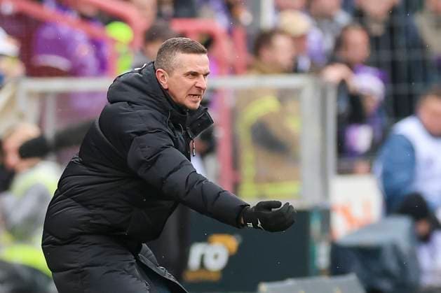 Coach Mersad Selimbegovic Hansa Rostock gestures, 2 Bundesliga, VfL Osnabrueck vs Hansa Rostock, Bremer Bruecke, 11 02 2024, Osnabrueck, Germany