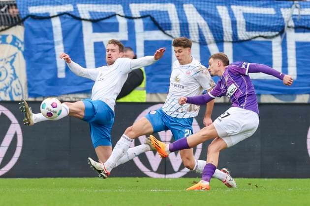 Oliver Huesing Hansa Rostock , Alexander Rossipal Hansa Rostock and Michael Cuisance VfL Osnabrueck fight for the ball, 2 Bundesliga, VfL Osnabrueck vs Hansa Rostock, Bremer Bruecke, 11 02 2024, Osnabrueck, Germany
