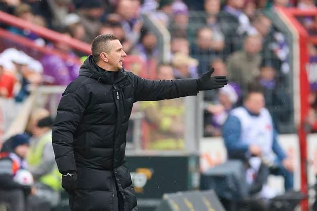 Coach Mersad Selimbegovic Hansa Rostock gestures, 2 Bundesliga, VfL Osnabrueck vs Hansa Rostock, Bremer Bruecke, 11 02 2024, Osnabrueck, Germany