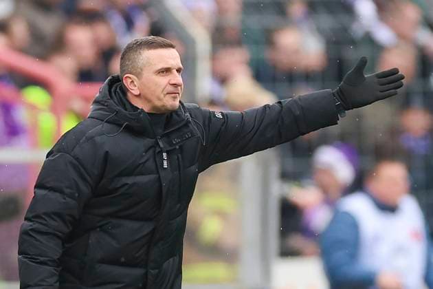 Coach Mersad Selimbegovic Hansa Rostock gestures, 2 Bundesliga, VfL Osnabrueck vs Hansa Rostock, Bremer Bruecke, 11 02 2024, Osnabrueck, Germany