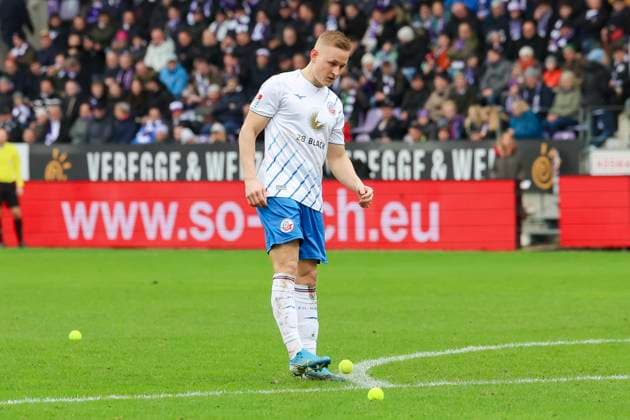 Kai Proeger Hansa Rostock shoots a tennis ball thrown by the fans as a protest against the investors entry into the German Football League, 2 Bundesliga, VfL Osnabrueck vs Hansa Rostock, Bremer Bruecke, 11 02 2024, Osnabrueck, Germany