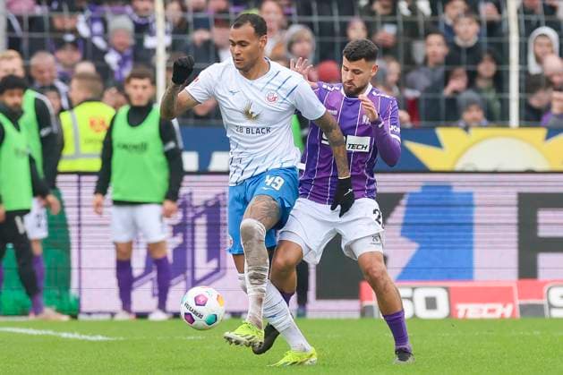 Junior Brumado Hansa Rostock and Dave Gnaase VfL Osnabrueck fight for the ball, 2 Bundesliga, VfL Osnabrueck vs Hansa Rostock, Bremer Bruecke, 11 02 2024, Osnabrueck, Germany