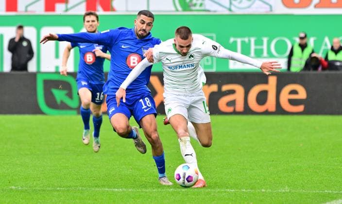 21 02 2024 Soccer Season 2023 2024 2 Soccer Bundesliga 21 Matchday SpVgg Greuther Fürth Kleeblatt Hertha BSC Berlin Sportfoto Zink MeZi xmexzix DFL regulations prohibit any use of photographs as image sequences and or quasi video only for editorial use Aymen Barkok 18, Hertha BSC Berlin, left Tim Lemperle 19, SpVgg Greuther Fürth