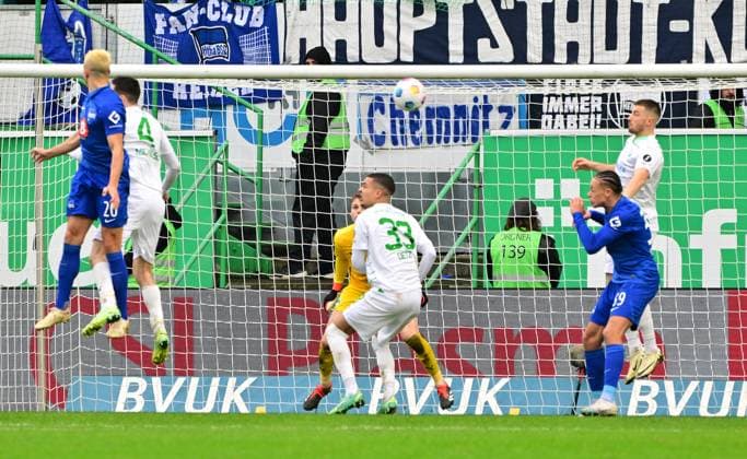 21 02 2024 Soccer Season 2023 2024 2 Soccer Bundesliga 21 Matchday SpVgg Greuther Fürth Kleeblatt Hertha BSC Berlin Sportfoto Zink MeZi xmexzix DFL regulations prohibit any use of photographs as image sequences and or quasi video only for editorial use Marc Oliver Kempf 20, Hertha BSC Berlin, left scored goal goal shot to 1 2