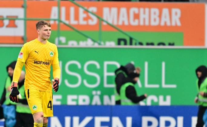 21 02 2024 Soccer Season 2023 2024 2 Soccer Bundesliga 21 Matchday SpVgg Greuther Fürth Kleeblatt Hertha BSC Berlin Sportfoto Zink xmexzix DFL regulations prohibit any use of photographs as image sequences and or quasi video only for editorial use Jonas Urbig 40, SpVgg Greuther Fürth