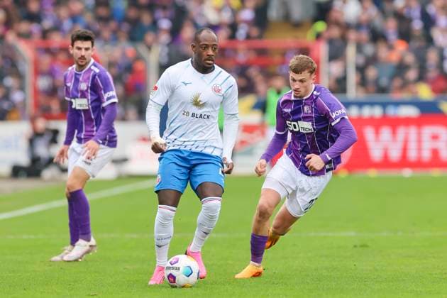 Christian Kinsombi Hansa Rostock and Michael Cuisance VfL Osnabrueck fight for the ball, 2 Bundesliga, VfL Osnabrueck vs Hansa Rostock, Bremer Bruecke, 11 02 2024, Osnabrueck, Germany