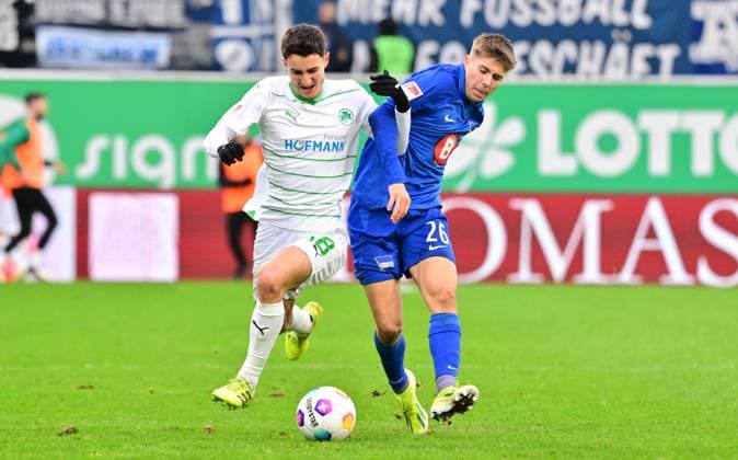 21 02 2024 Soccer Season 2023 2024 2 Soccer Bundesliga 21 Matchday SpVgg Greuther Fürth Kleeblatt Hertha BSC Berlin Sportfoto Zink xwoxzix DFL regulations prohibit any use of photographs as image sequences and or quasi video only for editorial use Marco Meyerhöfer Meyerhoefer 18, SpVgg Greuther Fürth Gustav Christensen 26, Hertha BSC Berlin