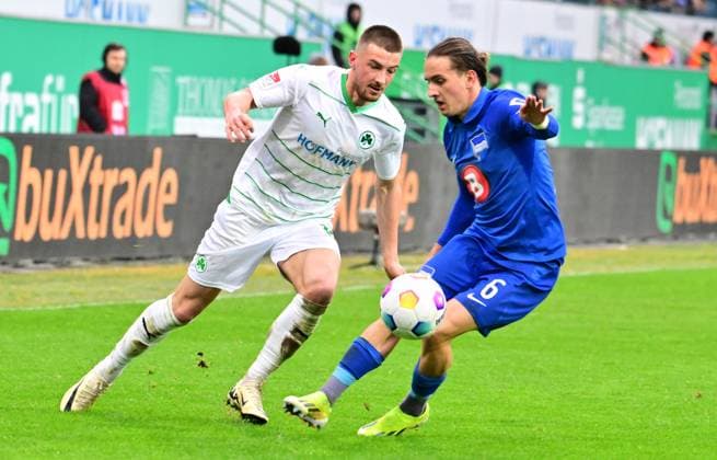 21 02 2024 Soccer Season 2023 2024 2 Soccer Bundesliga 21 Matchday SpVgg Greuther Fürth Kleeblatt Hertha BSC Berlin Sportfoto Zink xwoxzix DFL regulations prohibit any use of photographs as image sequences and or quasi video only for editorial use Lukas Petkov 16, SpVgg Greuther Fürth Michal Karbownik 6, Hertha BSC Berlin