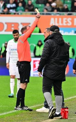 21 02 2024 Soccer Season 2023 2024 2 Soccer Bundesliga 21 Matchday SpVgg Greuther Fürth Kleeblatt Hertha BSC Berlin Sportfoto Zink MeZi xmexzix DFL regulations prohibit any use of photographs as image sequences and or quasi video only for editorial use Marco Fritz Referee shows Rachid Azzouzi Sports Director Managing Director Sport SpVgg Greuther Fürth yellow card yellow