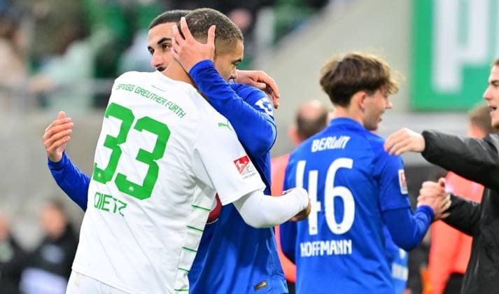 21 02 2024 Soccer Season 2023 2024 2 Soccer Bundesliga 21 Matchday SpVgg Greuther Fürth Kleeblatt Hertha BSC Berlin Sportfoto Zink xwoxzix DFL regulations prohibit any use of photographs as image sequences and or quasi video only for editorial use Maximilian Solomon Dietz 33, SpVgg Greuther Fürth Aymen Barkok 18, Hertha BSC Berlin after the end of the match