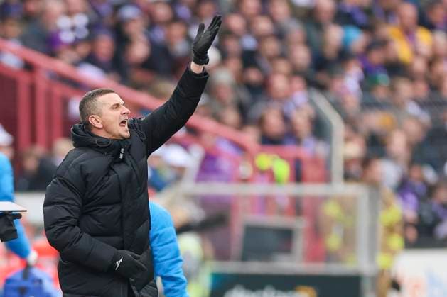 Coach Mersad Selimbegovic Hansa Rostock gestures, 2 Bundesliga, VfL Osnabrueck vs Hansa Rostock, Bremer Bruecke, 11 02 2024, Osnabrueck, Germany