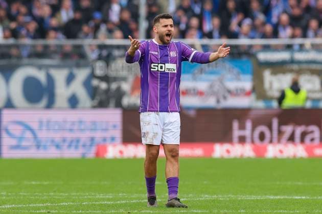 Dave Gnaase VfL Osnabrueck gestures, 2 Bundesliga, VfL Osnabrueck vs Hansa Rostock, Bremer Bruecke, 11 02 2024, Osnabrueck, Germany