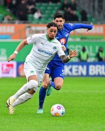 21 02 2024 Soccer Season 2023 2024 2 Soccer Bundesliga 21 Matchday SpVgg Greuther Fürth Kleeblatt Hertha BSC Berlin Sportfoto Zink xwoxzix DFL regulations prohibit any use of photographs as image sequences and or quasi video only for editorial use Julian Green 37, SpVgg Greuther Fürth Andreas Bouchalakis 5, Hertha BSC Berlin