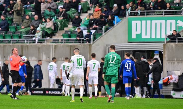 21 02 2024 Soccer Season 2023 2024 2 Soccer Bundesliga 21 Matchday SpVgg Greuther Fürth Kleeblatt Hertha BSC Berlin Sportfoto Zink xwoxzix DFL regulations prohibit any use of photographs as image sequences and or quasi video only for editorial use c