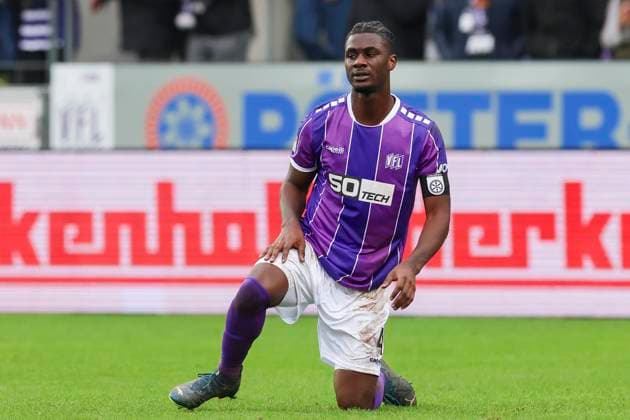 Maxwell Gyamfi VfL Osnabrueck looks disappointed, 2 Bundesliga, VfL Osnabrueck vs Hansa Rostock, Bremer Bruecke, 11 02 2024, Osnabrueck, Germany