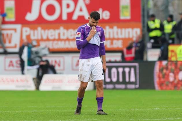 Dave Gnaase VfL Osnabrueck looks disappointed, 2 Bundesliga, VfL Osnabrueck vs Hansa Rostock, Bremer Bruecke, 11 02 2024, Osnabrueck, Germany